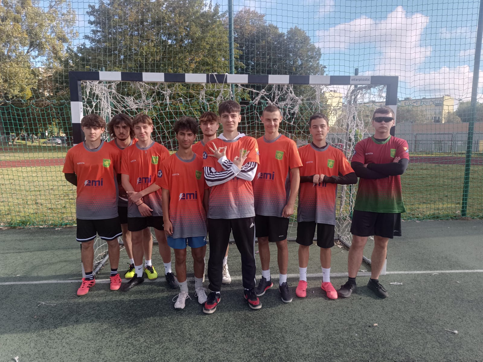 Mundurowi grali w piłkę